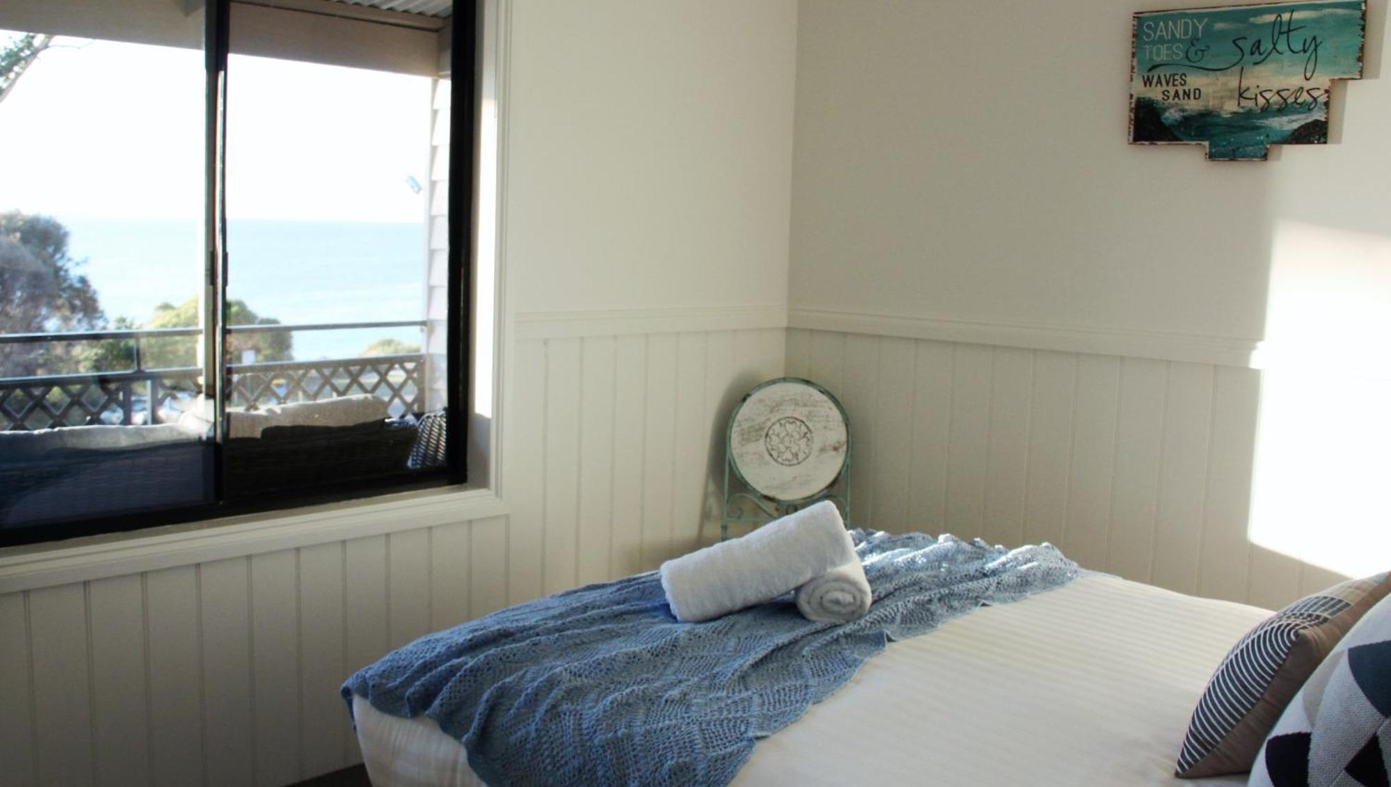 Kingfisher Cottage Beachfront At The Binalong Bay Ngoại thất bức ảnh