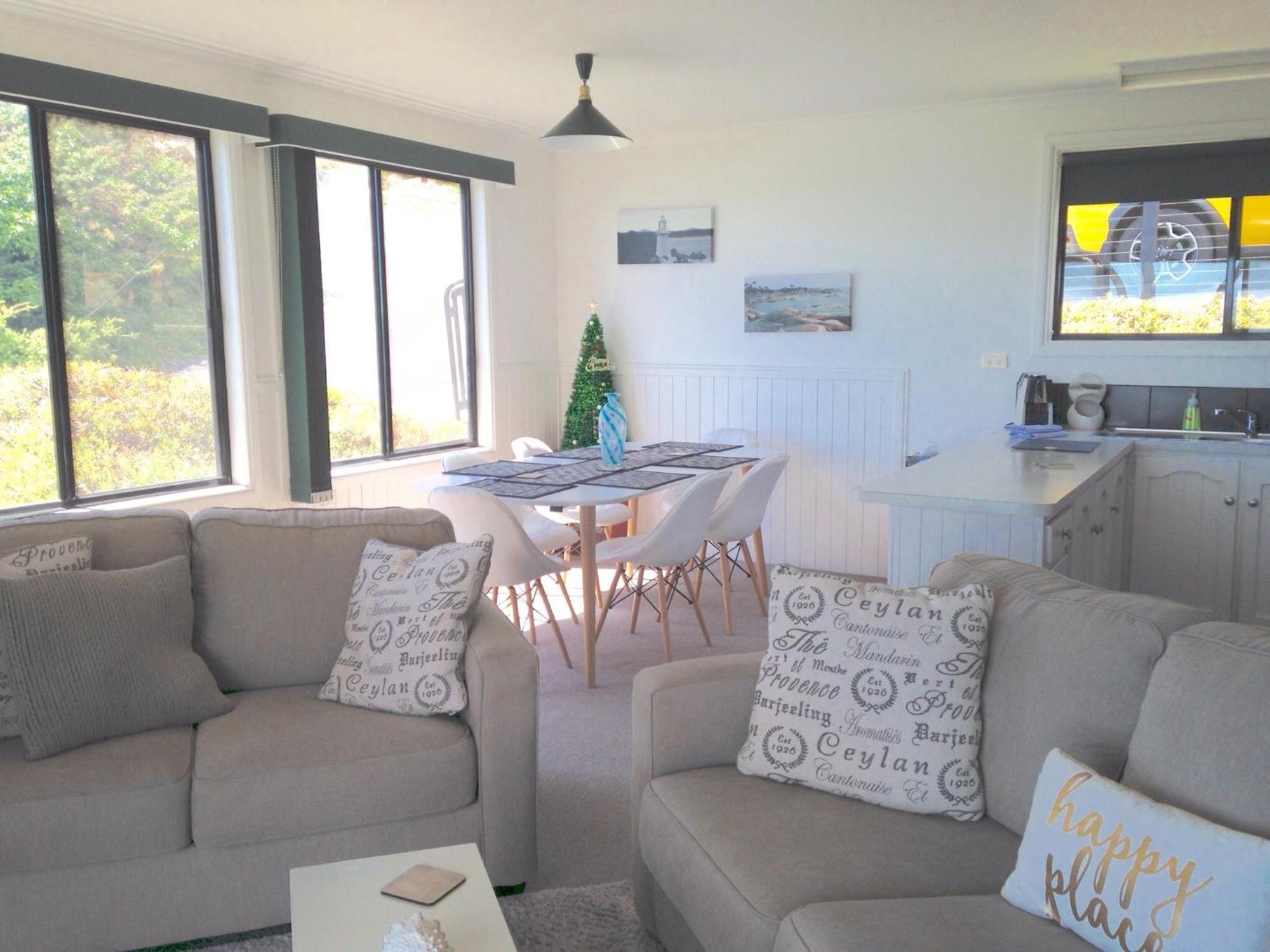 Kingfisher Cottage Beachfront At The Binalong Bay Ngoại thất bức ảnh